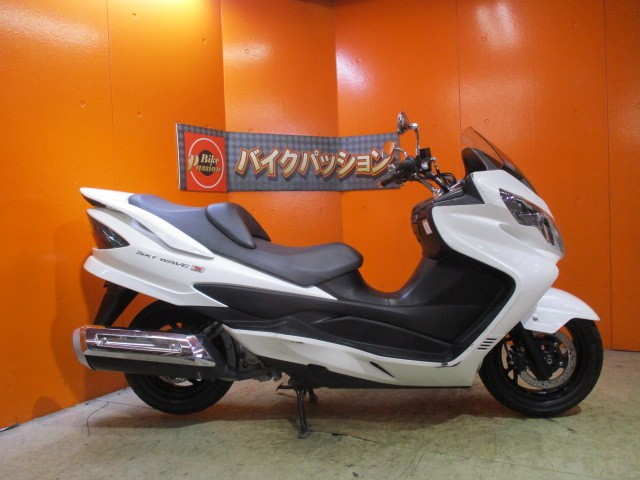 横から見てもこの通り状態グッド！！外装は勿論！マフラーも樹脂部分も本当に綺麗な一台！流石低走行車！！